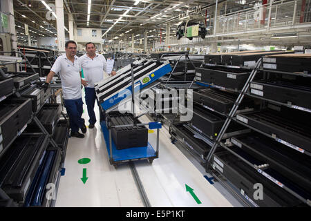 Palmela, Portugual. 25th June, 2014. Manufacturing process at the VW plant in Palmela, Portugual, 25 June 2014. Photo: TIM BRAKEMEIER/DPA/Alamy Live News Stock Photo