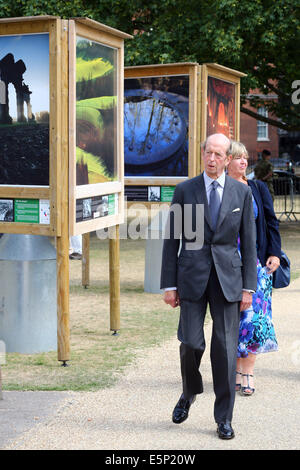 London, UK. 4th August 2014. Opening of the Mike St. Maur Sheil Fields of Battle, Lands of Peace exhibition sponsored by The Royal British Legion in St. James' Park, London, England. The outdoor exhibition is one of the main commemorative events of the 100th anniversary of WWI running from 4th August and runs until November 2014. Credit:  Paul Brown/Alamy Live News Stock Photo