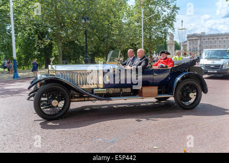 London, UK, 4th August 2014. A parade of Edwardian era vehicles drives through central London to commemorate the outbreak of the First World War on 4th August 1914. Stock Photo