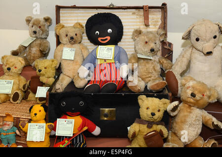 Vintage Teddy Bears and Golly on sale at Bears on the Square at Ironbridge Uk Stock Photo