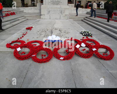 George Square, Glasgow, Scotland, UK. 4th Aug, 2014. Commonwealth leaders place wreaths at the cenotaph as part of events to commemorate the start of WW1 100 years ago. Credit:  ALAN OLIVER/Alamy Live News Stock Photo