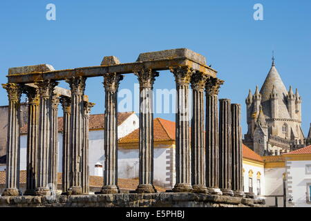 Roman temple of Diana in front of the Santa Maria Cathedral, Evora, UNESCO World Heritage Site, Alentejo, Portugal, Europe Stock Photo