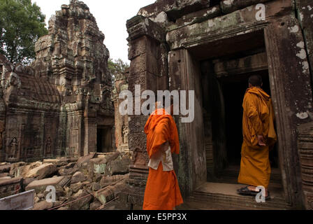 Two monks in Ta Som Temple.   Ta Som is located 16.7 km from Siem Reap (26 minutes by car and over and hour and a half by bike). Stock Photo