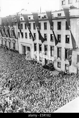 Hitler and Hermann Goering (R) appear on the balcony of his new Reichs Chancellery on Wilhelmplatz in front of a crowd of cheering people upon returning from his Felsennest headquarters after the Armistice of Compiegne was signed that ended the western campaign in France in Berlin, Germany, 06 July 1940. Fotoarchiv für Zeitgeschichte - NO WIRE SERVICE Stock Photo