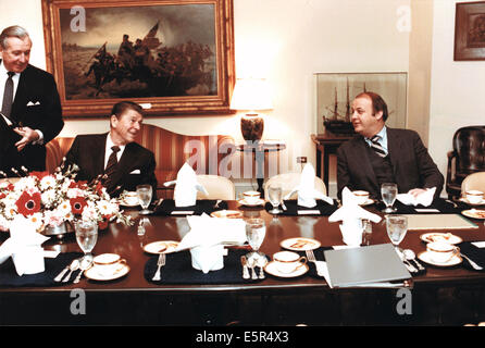 US. 4th Aug, 2014. FILE PIX: United States President Ronald Reagan, center, shares a thought with White House Press Secretary James S. Brady, right, prior to a working lunch to discuss the economy at the White House in Washington, DC on February 13, 1981. U.S. Secretary of the Treasury Donald T. Regan is seen at left. Brady passed away on Monday, August 4, 2014. Credit:  dpa picture alliance/Alamy Live News Stock Photo