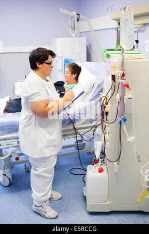 Haemodialysis, Patient undergoing haemodialysis treatment, Limoges hospital, France. Stock Photo