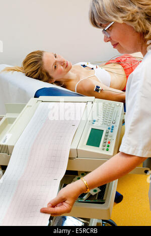 ekg woman undergoing examination electrocardiography department cardiology salpetriere hospital alamy ecg pitie france paris