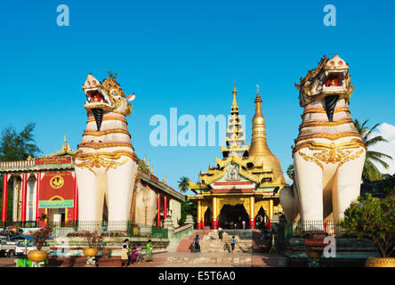 South East Asia, Myanmar, Bago, Shwemawdaw Paya pagoda, Chinthe lion guardians Stock Photo