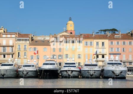 Waterfront Houses & Luxury Yachts in the Old Port or Harbor Saint Tropez Var Côte d'Azur French Riviera France Stock Photo