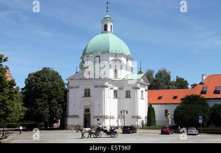 Horse and Carriage in front of St Kazimierz Roman Catholic Church in Warsaw Stock Photo