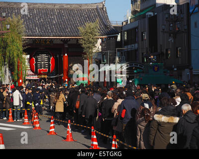 Large crowd at Senso-ji Temple Kaminarimon for Japanese New Year, Hatsumode, Asakusa, Tokyo, Japan Stock Photo