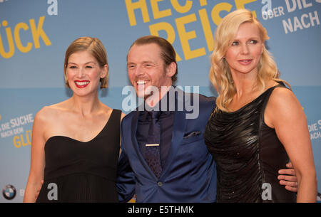 Berlin, Germany. 05th Aug, 2014. Actors Rosamund Pike (L-R), Simon Pegg and Veronica Ferres arrive for the premiere of the film 'Hector and the Search for Happiness' at Zoo-Palast in Berlin, Germany, 05 August 2014. The film comes to German cinemas on 14 August 2014. Photo: Joerg Carstensen/dpa/Alamy Live News Stock Photo