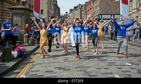 Edinburgh Fringe Festival 2014 Performers in High Street The Royal Mile Edinburgh Scotland Stock Photo