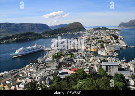 View of Ålesund from Kniven viewpoint, Mount Aksla, Ålesund, Sunnmøre, Møre og Romsdal, Vestlandet, Norway, Scandinavia, Europe Stock Photo