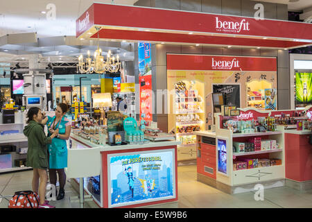 Sydney Australia,Kingsford-Smith Airport,SYD,interior inside,terminal,gate,shopping shopper shoppers shop shops market markets marketplace buying sell Stock Photo