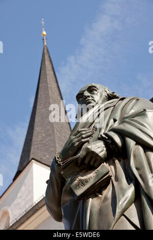 Johann Gottfried Herder monument and the evangelical St. Peter and Paul church at Herderplatz in Weimar, Thuringia, Germany, Eur Stock Photo