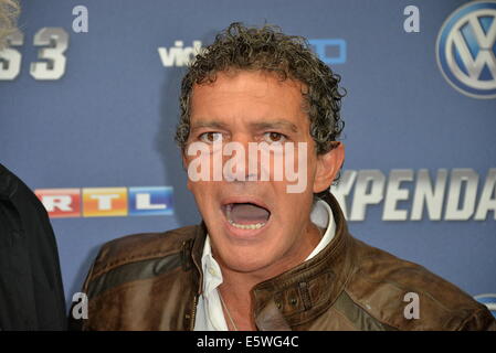 Cologne, Germany. 6th Aug, 2014. Antonio Banderas/Red Carpet/Arrival/The Expendables 3 Premiere Germany in Cologne, 06.08.2014 Credit:  dpa picture alliance/Alamy Live News Stock Photo