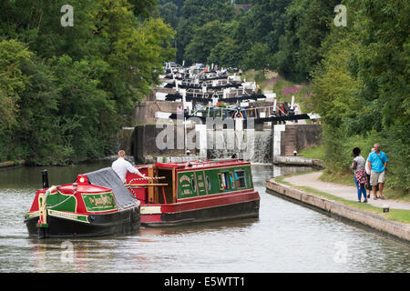 Narrowboats at Hatton Locks on the Grand Union canal. Hatton, Warwickshire, England Stock Photo