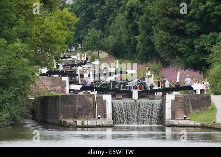 Narrowboats at Hatton Locks on the Grand Union canal. Hatton, Warwickshire, England Stock Photo