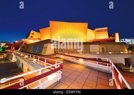 Germany, Berlin: Nocturnal view of the Philharmonic Orchestra Hall Stock Photo