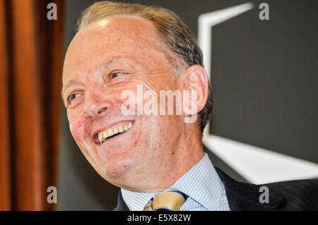 Belfast, Northern Ireland. 7th Aug 2014 - Sir Hugh Orde in discussion with John Ware, Belfast Credit:  Stephen Barnes/Alamy Live News Stock Photo