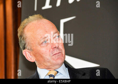 Belfast, Northern Ireland. 7th Aug 2014 - Sir Hugh Orde in discussion with John Ware, Belfast Credit:  Stephen Barnes/Alamy Live News Stock Photo