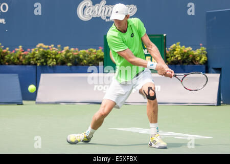 Toronto, Canada. 07th Aug, 2014. Kevin Anderson returns a serve during his match against Stan Wawrinka during the 2014 Rogers Cup being played in Toronto on August 7, 2014. Anderson went on to defeat Wawrinka 7-6, 7-5. Credit:  Mark Spowart/Alamy Live News Stock Photo