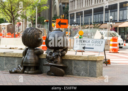 Statue of Charles M Schulz's Peanuts characters Linus and Sally, Rice Park, St Paul, Minnesota, USA. Stock Photo