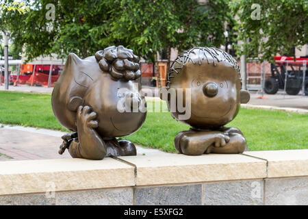 Statue of Charles M Schulz's Peanuts characters Linus and Sally, Rice Park, St Paul, Minnesota, USA. Stock Photo