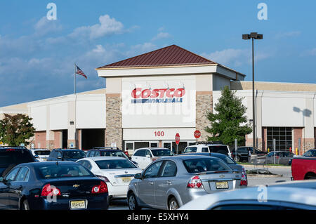 Costco wholesale club store, Mount Laural, New Jersey, USA Stock Photo