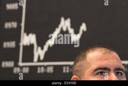 Frankfurt Main, Germany. 08th Aug, 2014. The stock brokers watch the stock market development on the national and international markets on the floor of the stock market in Frankfurt Main, Germany, 08 August 2014. The German stock index DAX slipped under the 9000 point mark this morning. Photo: BORIS ROESSLER/dpa/Alamy Live News Stock Photo