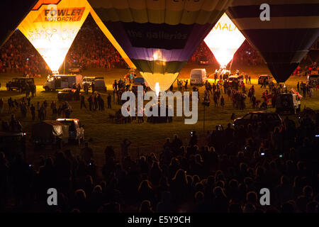 Bristol, UK on 7th August, 2014. The annual Bristol Balloon Fiesta performs the famous Night glow event. Over 30 ballooning team Stock Photo