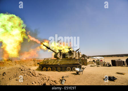 155 mm canon artillery shooting to Gaza Strip Stock Photo