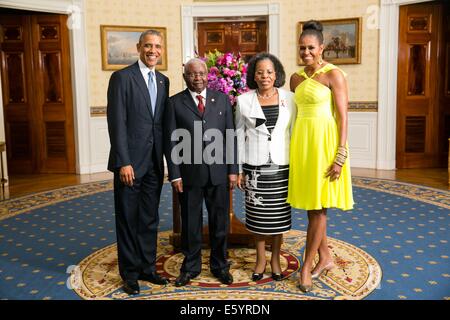 US President Barack Obama and First Lady Michelle Obama pose with Armando Emilio Guebuza, President of Mozambique, and his wife Maria Da Luz Dai Guebuza, in the Blue Room of the White House before the U.S.-Africa Leaders Summit dinner August 5, 2014 in Washington, DC. Stock Photo