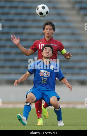 Kensei Nakashima (Higashi Fukuoka), Ryosuke Otsuka (Ozu), August 8, 2014 - Football / Soccer : 2014 All-Japan Inter High School Championships, Men's Soccer Final Ozu High school 1-4 Higashi Fukuoka High school at Yamanashi Chuo Bank Stadium, Yamanashi, Japan (Photo by AFLO SPORT) [1180] Stock Photo