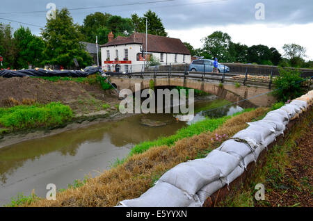Burrowbridge, Somerset, UK. 9th August, 2014. UK weather:  An Emergency call out for local helpers to make more sandbags to be put in place around the bridge and along the Main Road opposite due to very bad weather forecast moving in. Credit:  Robert Timoney/Alamy Live News