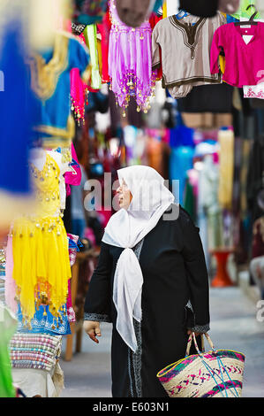 Africa, North Africa, Maghreb, South Tunisia, Governorat of Medenine. Djerba island. Houmt Souk. Woman in the Souk. Stock Photo