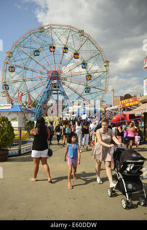 Brooklyn, New York, USA. 9th Aug, 2014. The Fourth Annual History Day at Deno's Wonder Wheel Amusement Park and The Coney Island History Project, has family fun music, history, and entertainment at historic Coney Island. Credit:  Ann Parry/ZUMA Wire/Alamy Live News Stock Photo