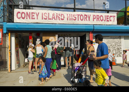 Brooklyn, New York, USA. 9th Aug, 2014. The Fourth Annual History Day at Deno's Wonder Wheel Amusement Park and The Coney Island History Project, has family fun music, history, and entertainment at historic Coney Island. Credit:  Ann Parry/ZUMA Wire/Alamy Live News Stock Photo