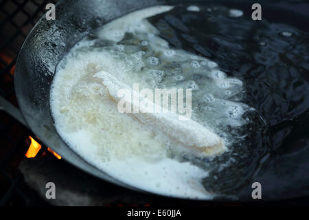 https://l450v.alamy.com/450v/e60jja/freshly-caught-fish-fried-in-a-pan-for-a-lakeside-shore-dinner-at-e60jja.jpg