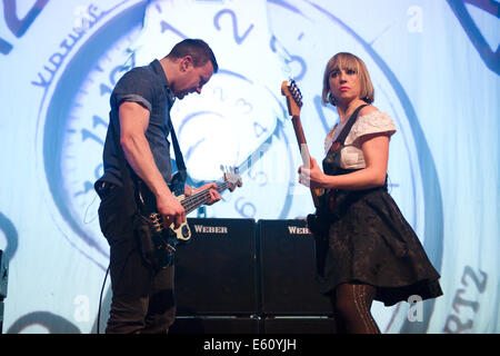 Rhydian Dafydd (L) and Ritzy Bryan (R) of The Joy Formidable performing at The Ritz in Manchester, UK Stock Photo