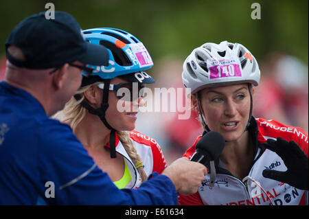 The Mall, London UK. 10th August 2014. British alpine skier Chemmy Alcott and Olympic skeleton champion Amy Williams interviewed on The Mall after completing the London-Surrey 100 ride. Credit:  Malcolm Park editorial/Alamy live News. Stock Photo