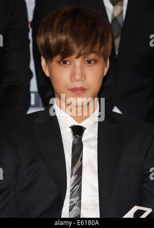 Exo kai k pop hi-res stock photography and images - Alamy