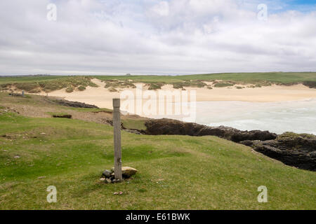 Footpath marker on coastal path by Traigh Shanndaigh beach. Eoropie Isle of Lewis Outer Hebrides Western Isles Scotland UK Stock Photo