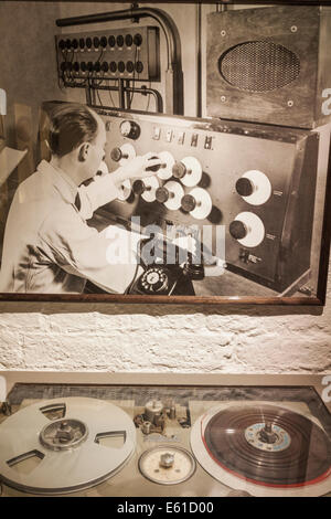 Liverpool, Albert Dock, The Beatles Story, Exhibit of Tape Recording Deck  Used at Abbey Road Studios in the 1950s Stock Photo