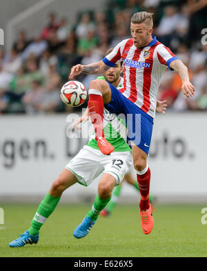 Wolfsburg, Germany. 10th Aug, 2014. Madrid's Toby Alderweireld in action during the soccer test match between VfL Wolfsburg and Atletico Madrid at Volkswagen Arena in Wolfsburg, Germany, 10 August 2014. Photo: Thomas Eisenhuth/dpa/Alamy Live News Stock Photo