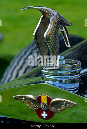 Juechen, Germany. 2nd Aug, 2014. A hood ornament of Spanish-Swiss car manufacturer Hispano-Suiza is on display on the bonnet of a Hispano 'Suiza K6 Carrosserie VanVooren' car model built in 1935 during the 'Classic Days' vintage car show at Dyck palace in Juechen, Germany, 2 August 2014. Photo: Horst Ossinger/dpa - NO WIRE SERVICE -/dpa/Alamy Live News Stock Photo