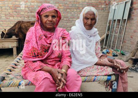 two old christian women sitting on a divan in the christian dominated village of Khuspur, Punjab Province, Pakistan Stock Photo