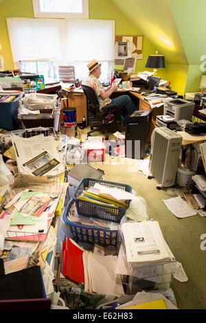 Hoarders' Messy Home Office, USA Stock Photo: 72586849 - Alamy