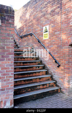 Wet Steps. Sign Warning stairs are slippery when wet sign Stock Photo - Alamy